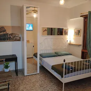 Homestay Trastevere Station, Rome